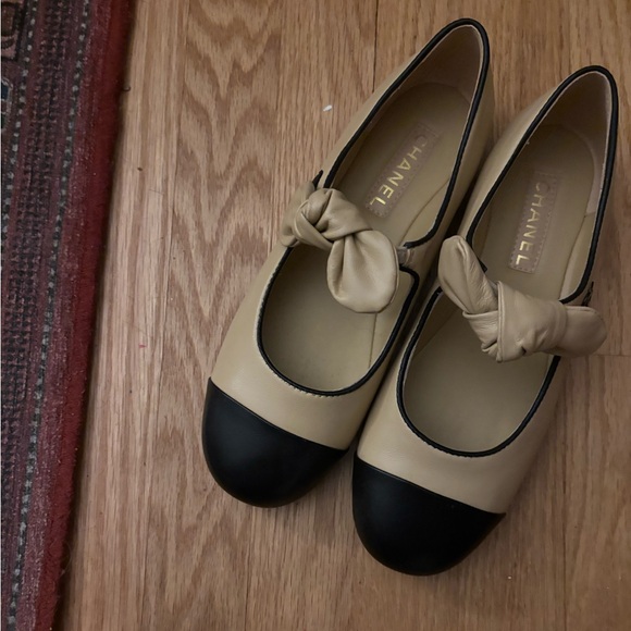 CHANEL Shoes - CHANEL Women's Black and Tan Beige Bow Mary Jane Flats